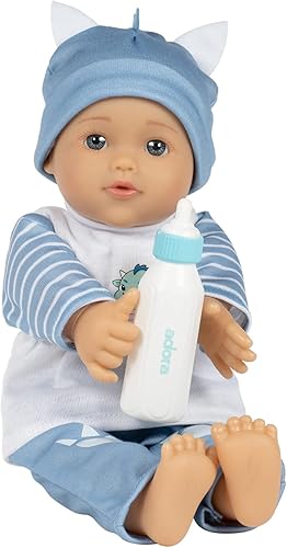 ADORA Little Love - Juego de ropa y accesorios, muñeca suave y tierna con dulce mancha de bebé y lavable a máquina, regalo de cumpleaños para
