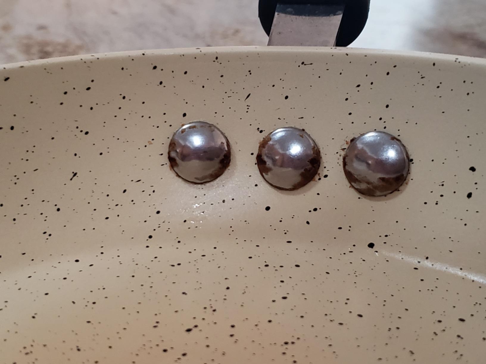 This is a durable and heavy non-stick pan