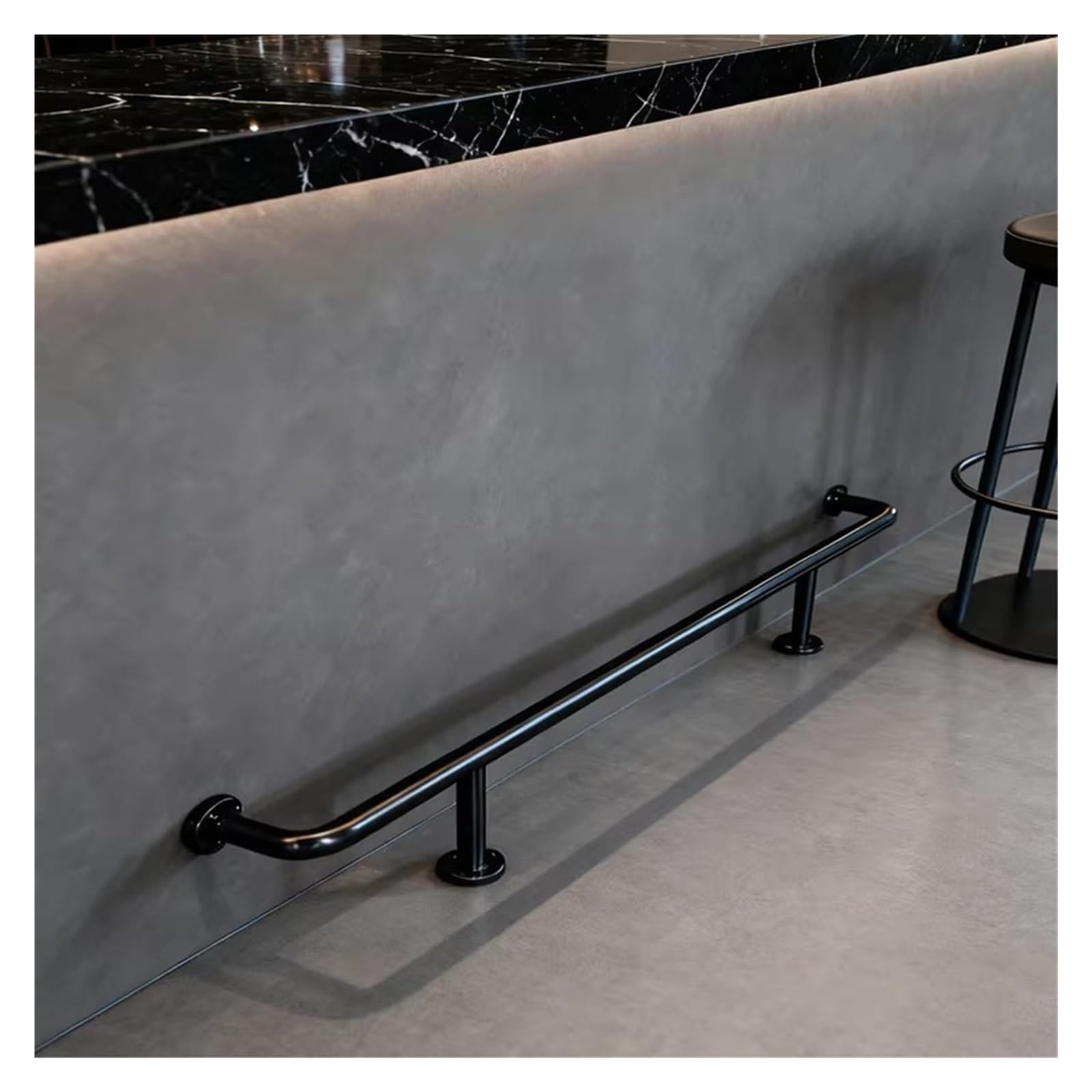 Main courante de bar 350cm en inox noir pour îlot de cuisine et restaurant convivial