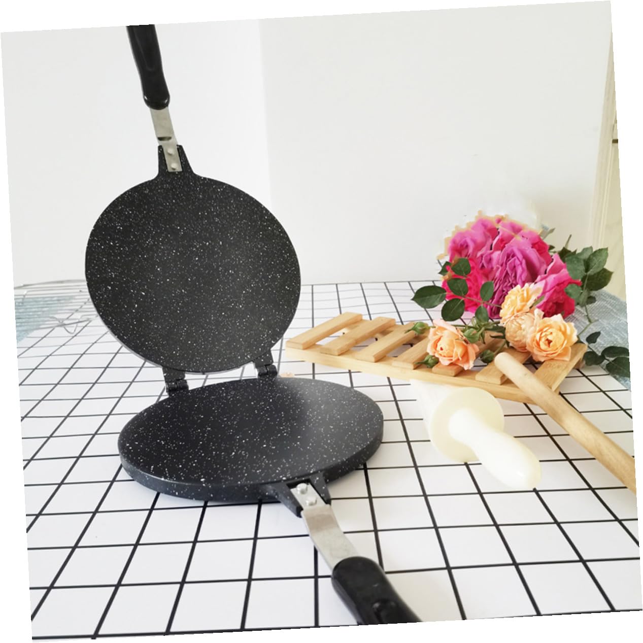 Stampo per Cialde e Roll di Uovo Rotondo Nero in Lega di Alluminio | Antiaderente, Uso Casa e Negozio, Utensile Versatile per Preparazioni da Forno e Lavorazione Dessert
