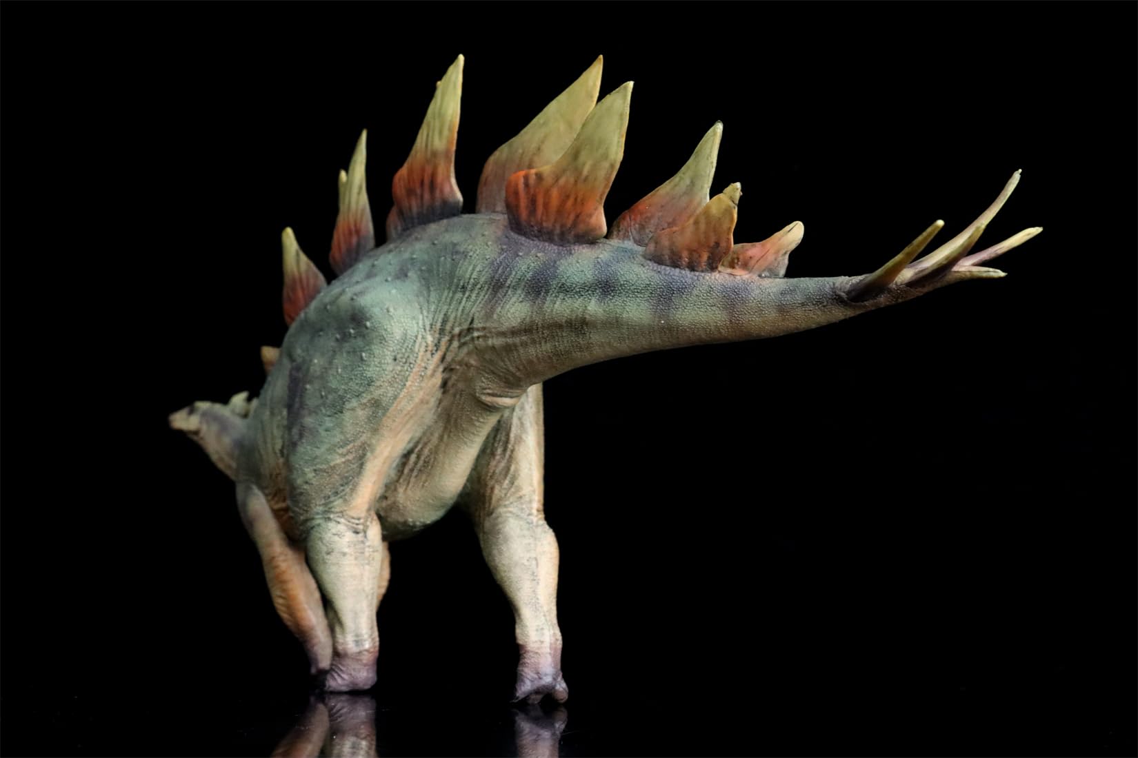 AMITD Figura decorativa de dinosaurio a escala 35 de estegosaurio (095 verde)