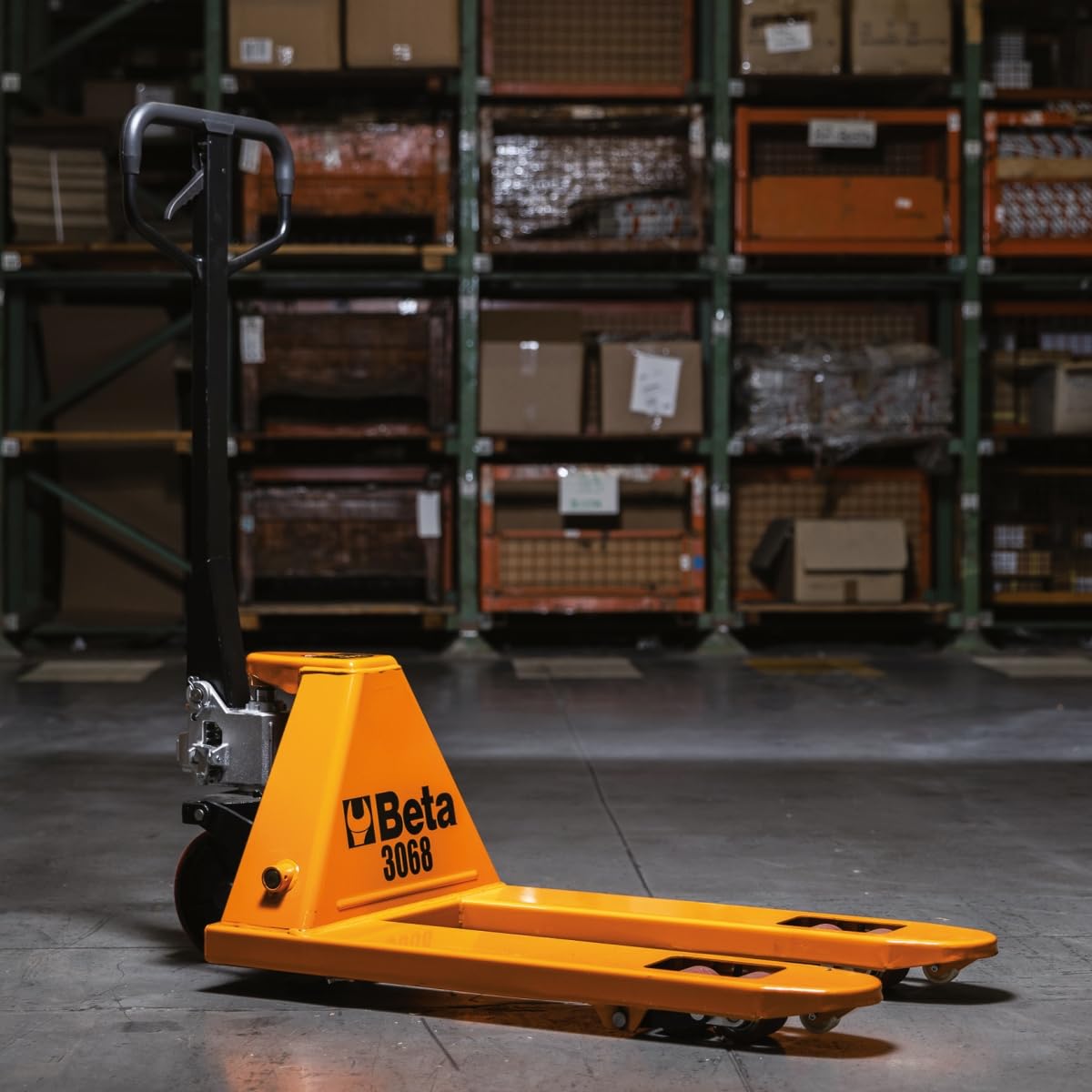 Beta 3068 – Transpallet Manuale a Forche Ridotte 2,5 t, Ruote PU, Leva 3 posizioni, Valvole sicurezza e controllo – Ideale in Spazi Ristretti