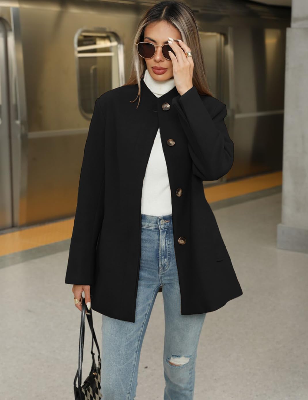 Effortlessly Chic: A Versatile Winter Placket Coat