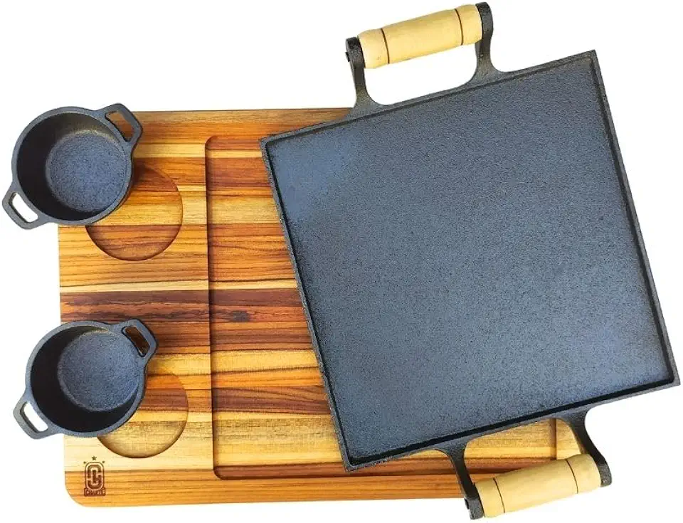 Kit Chapa De Ferro Fundido Com Suporte de Madeira Tábua De Churrasco E Cumbuca Molheira Para Fogão A Lenha Gás Bifeteira Alça De Madeira Frigideira Para Preparar E Servir Carne Batata Petisco Porção