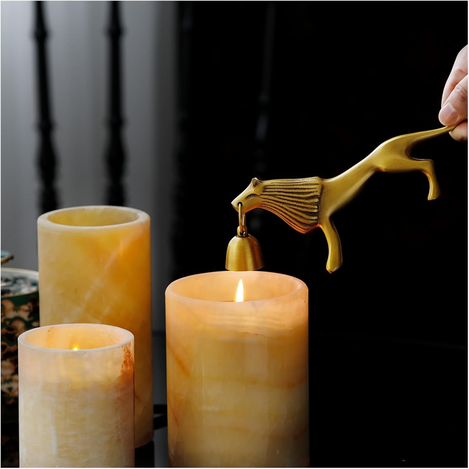 Statue Brass Lion Bell Candle Snuffer Retro Portable Candle Holder Decorative Ornament Candle Extinguisher Tool