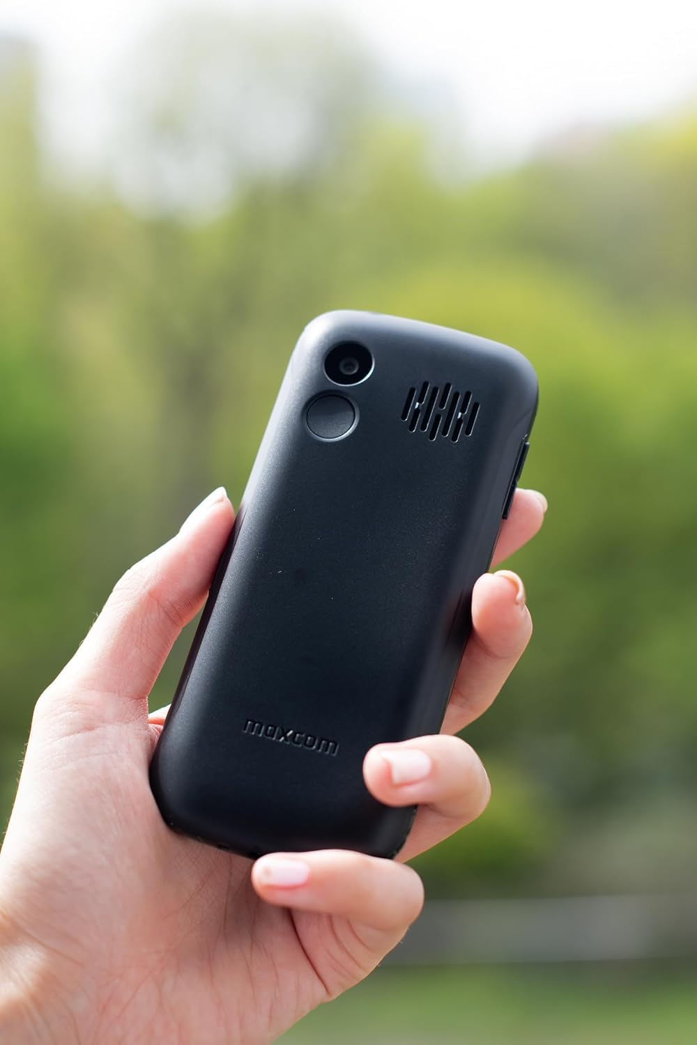Telefono cellulare per anziani 4G con tasti grandi e pulsante SOS, base di ricarica, Dual SIM, batteria 1700 mAh, display 2,31", volume alto, facile da usare, Maxcom MM443 nero