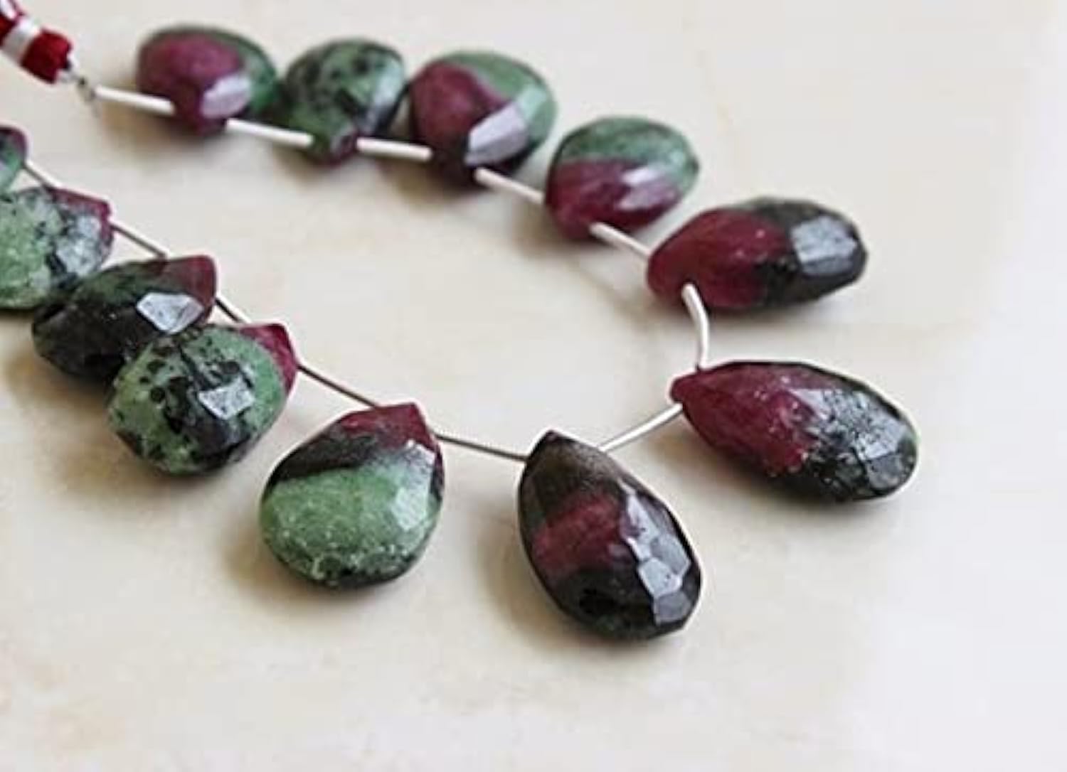 Ruby in Zoisite poire facettée 18-19mm pour réparer et créer des bijoux