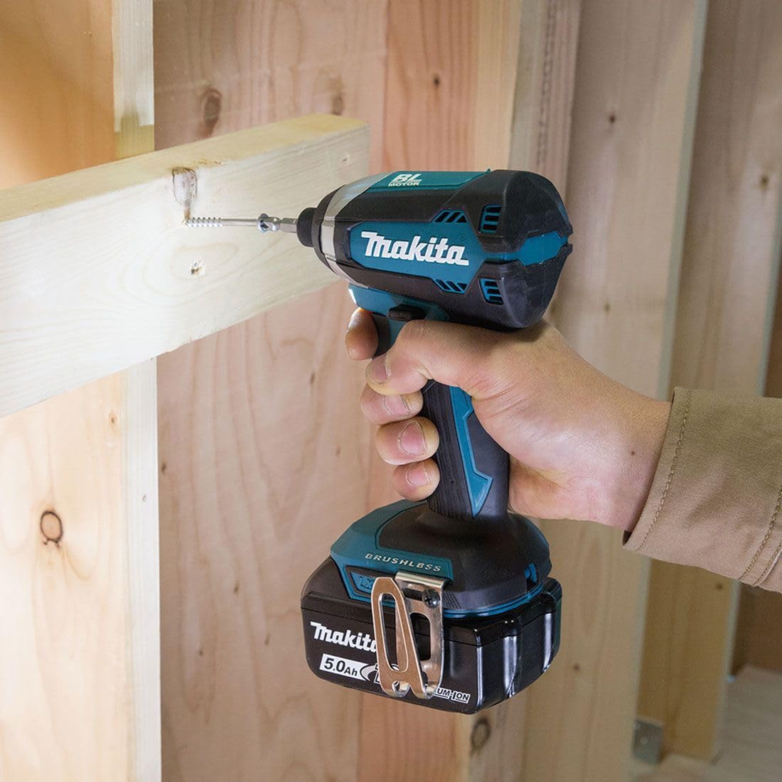 Makita DLX2507TJ - Kit combinado de 2 piezas de iones de litio LXT sin escobillas de 18 V con 2 baterías de 5.0 Ah y cargador suministrado en una funda Makpac