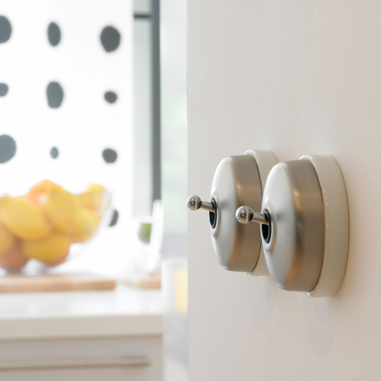FONTINI - Interrupteur Va & Vient Porcelaine Blanche Coque Dorée Satinée