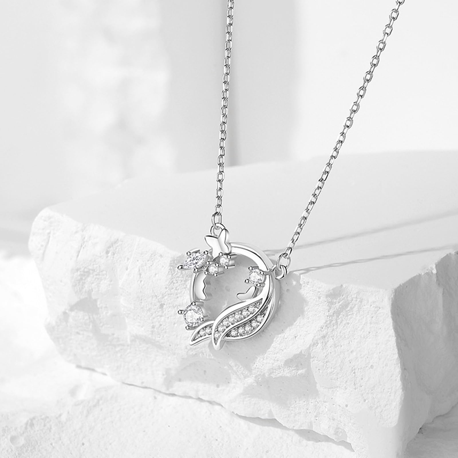 Collar de mariposa dorado con moissanita para mujer, collar de oro simple con colgante de mariposa de ala para cumpleaños