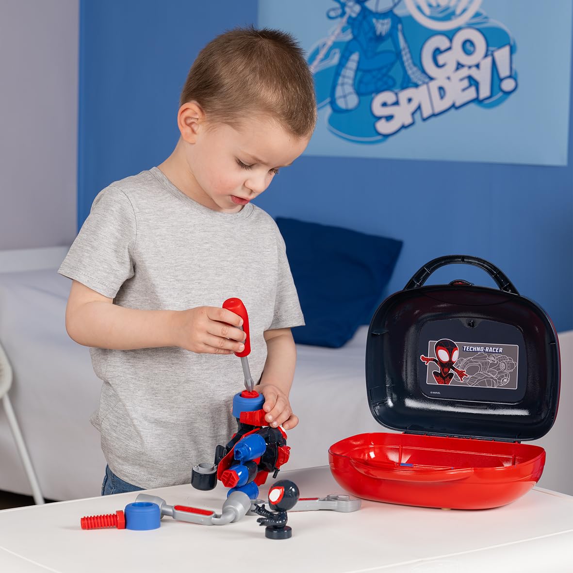 Smoby- Maletín de Herramientas Infantil de Miles Morales- con Accesorios, Figura y Vehículo, A Partir de 3 años (7600360928)