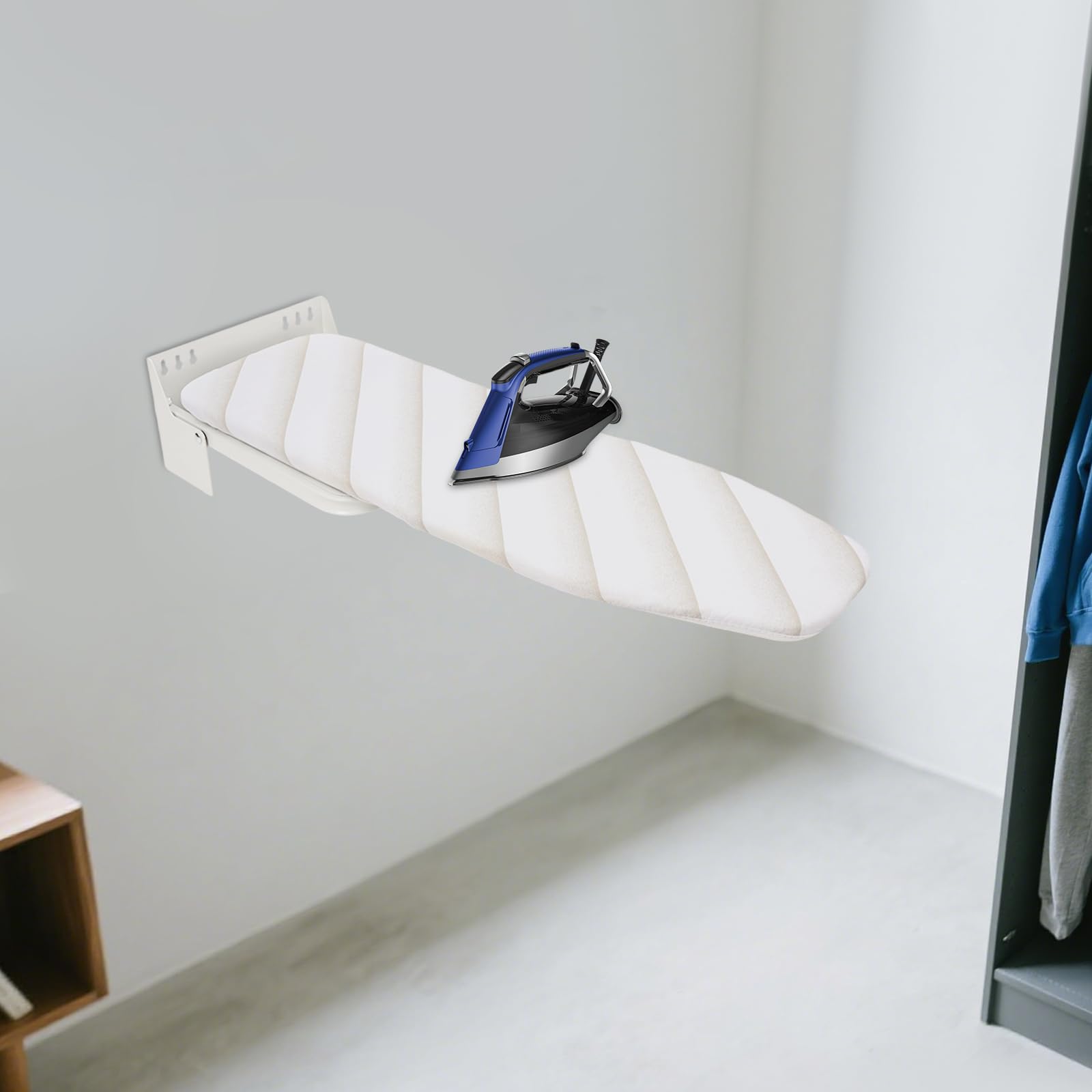Wandbügelbrett Klappbar, Bügelbrett mit Hitzebeständigkeit bis 220°C | Belüftungslöcher für bessere Luftzirkulation, Belastung 10-15 kg, Platzsparende Design, für Zuhause & kleine Wohnung