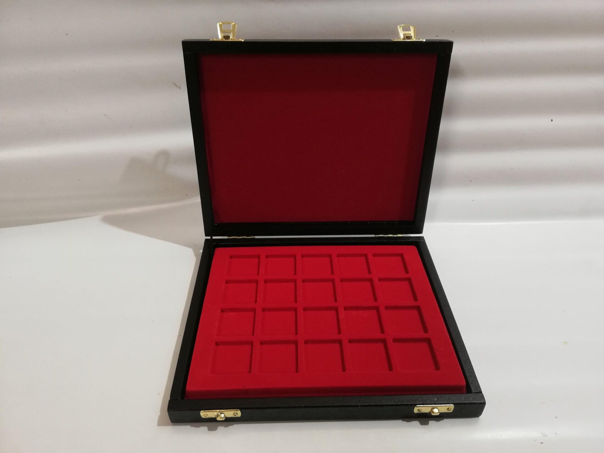 Caja de Madera Personalizada para Monedas y Medallas – Estuche Expositor Grabado a Medida para Coleccionistas, Hecho a Mano en Italia