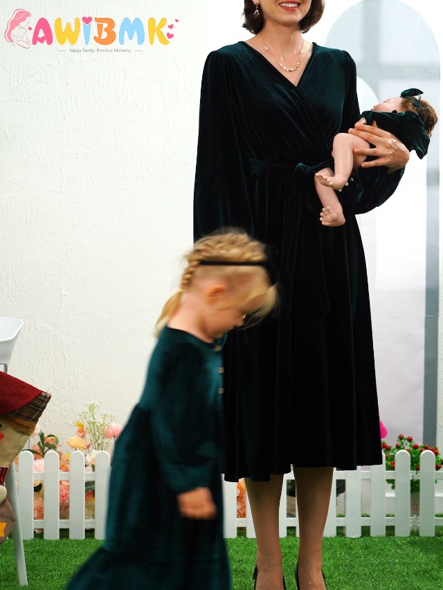 Amazon.com: Mommy and Me Christmas Dresses Long Sleeve Santa Claus Dark  Green Red V Neck Ruffle Velvet Dress Fall Winter Xmas Holiday Party  Burgundy Mom Daughter Matching outfits Photoshoot Dark Green 3-6