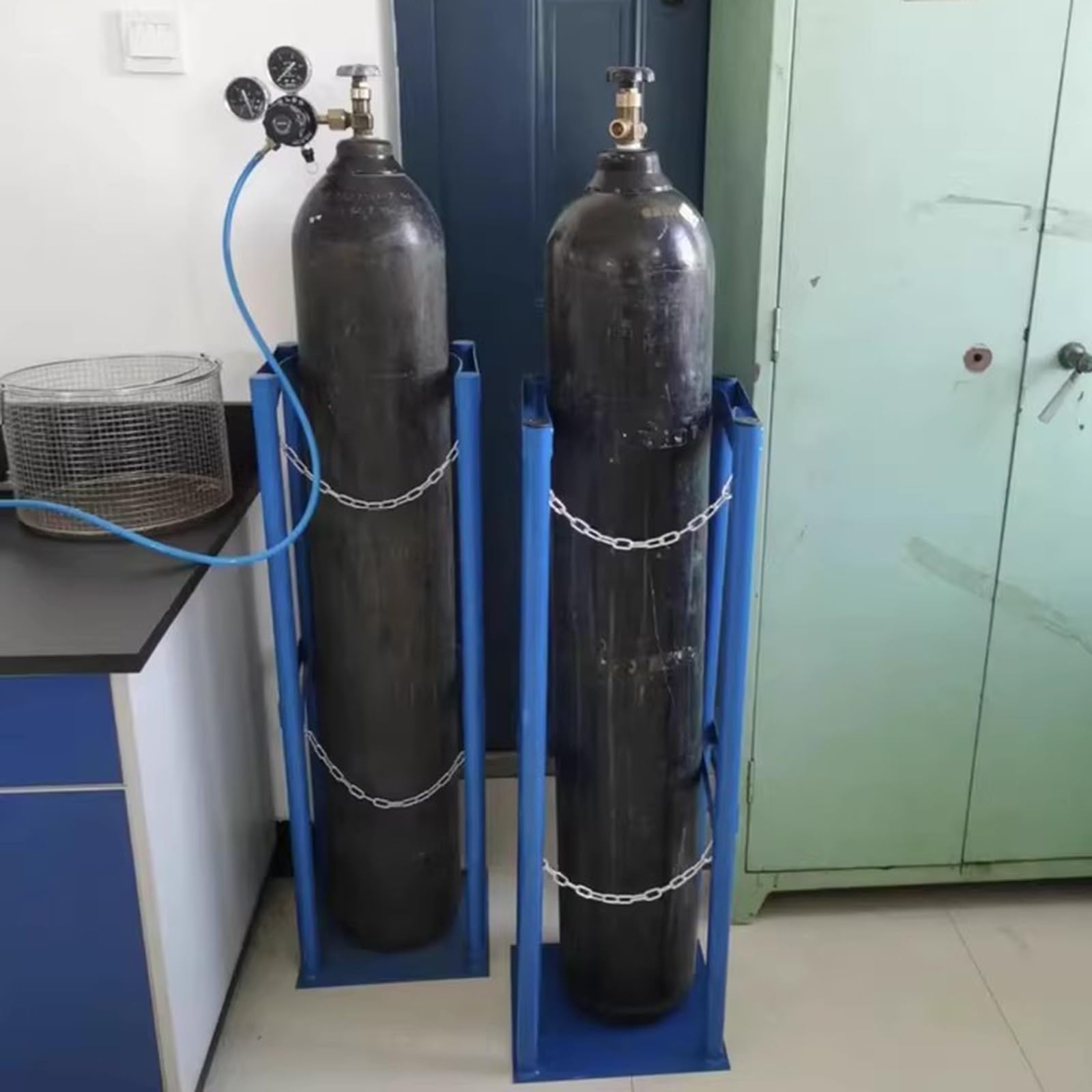 Genérico Soporte de Acero Resistente para bombonas de Gas con Cadena y Tornillos, Estante de Suelo para Laboratorios, 2 Unidades, 29 cm (11,4 Pulgadas), solución de Almacenamiento Segura para bombona