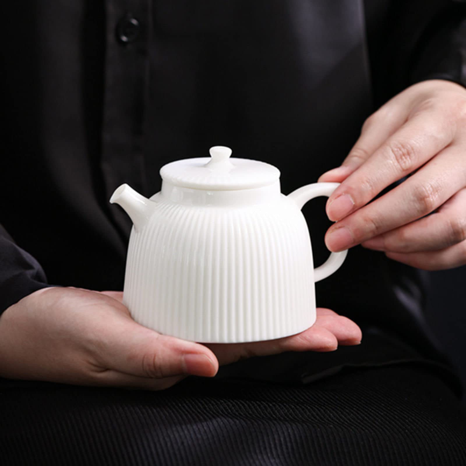 Théière en céramique - Théière en Porcelaine Blanche Faite à la Main avec Filtre à Boule et infuseur en céramique Chinoise, 180 ML, Taille Universelle