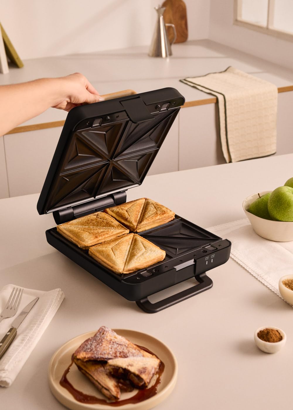 CREATE/STONE STUDIO/Sandwichera grill e waffle quadrupla nero / 3 piastre intercambiabili: Grill, Waffle e Sandwich, antiaderente, apertura 180º, 4 fette, spegnimento automatico, 1600W