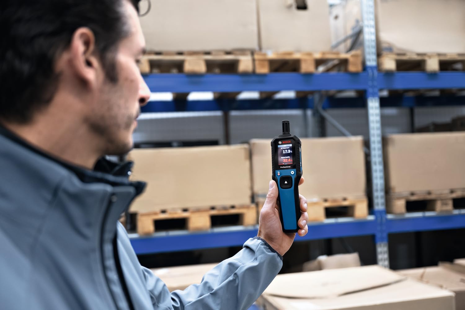 Bosch Professional Thermo-Hygrometer GDH 1-17 (Echtzeit-Messwerte, kontrastreiche Farb-LCD-Anzeige, Schutzklasse IP 65, Gummiverstärktes Gehäuse, 2x AA-Batterie, Tasche)