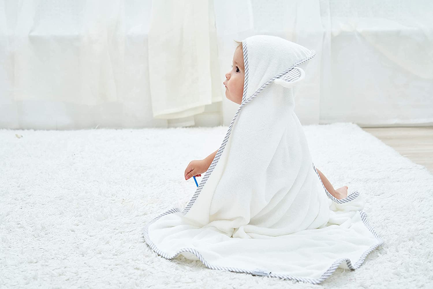 HIPHOP PANDA X - Large Bamboo Bath Towel for Toddler and Kids - Hooded Bath Towels with Ears for Babies - Super Absorbent - Perfect 1-6 Year - (White, 37.5 x 37.5 Inch)