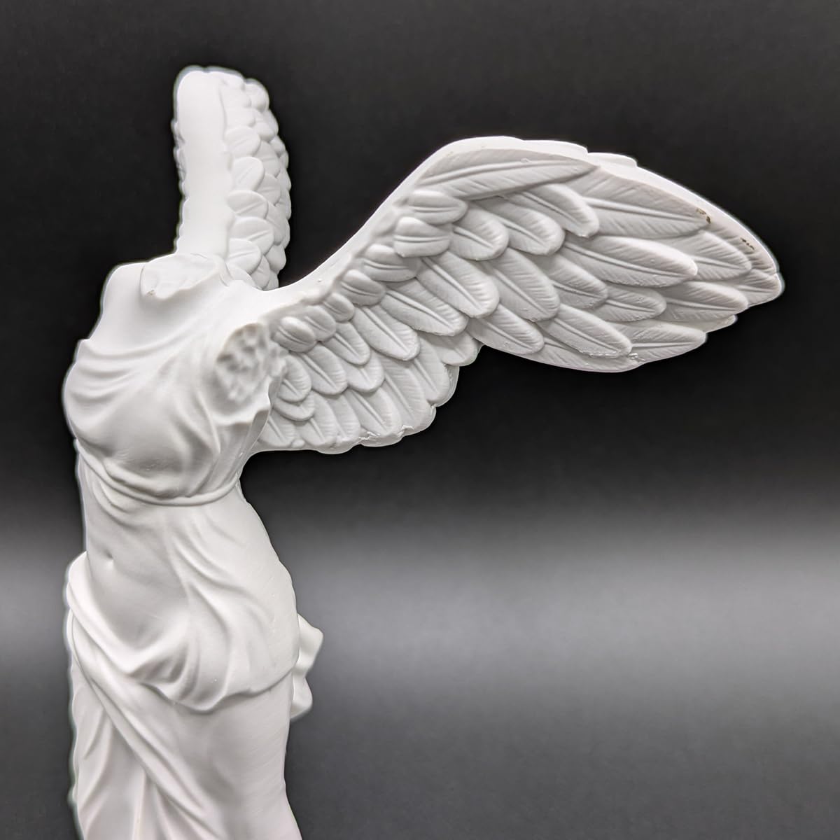 Amazon.co.jp: サモトラケのニケ 石膏像風 フィギュア ルーブル美術館