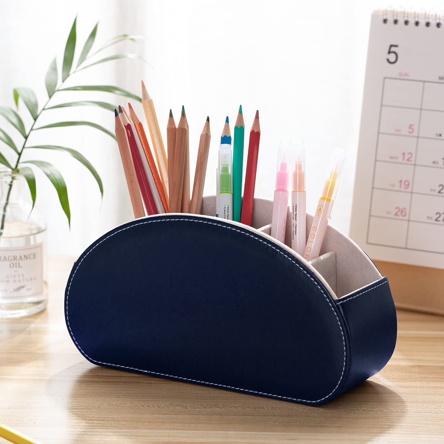 Amazon｜リモコンラック PUレザー リモコン収納 テーブル 5格仕切り リモコンスタンド おしゃれ 防水 多機能収納ボックス 文房具  卓上小物｜リモコンラック オンライン通販