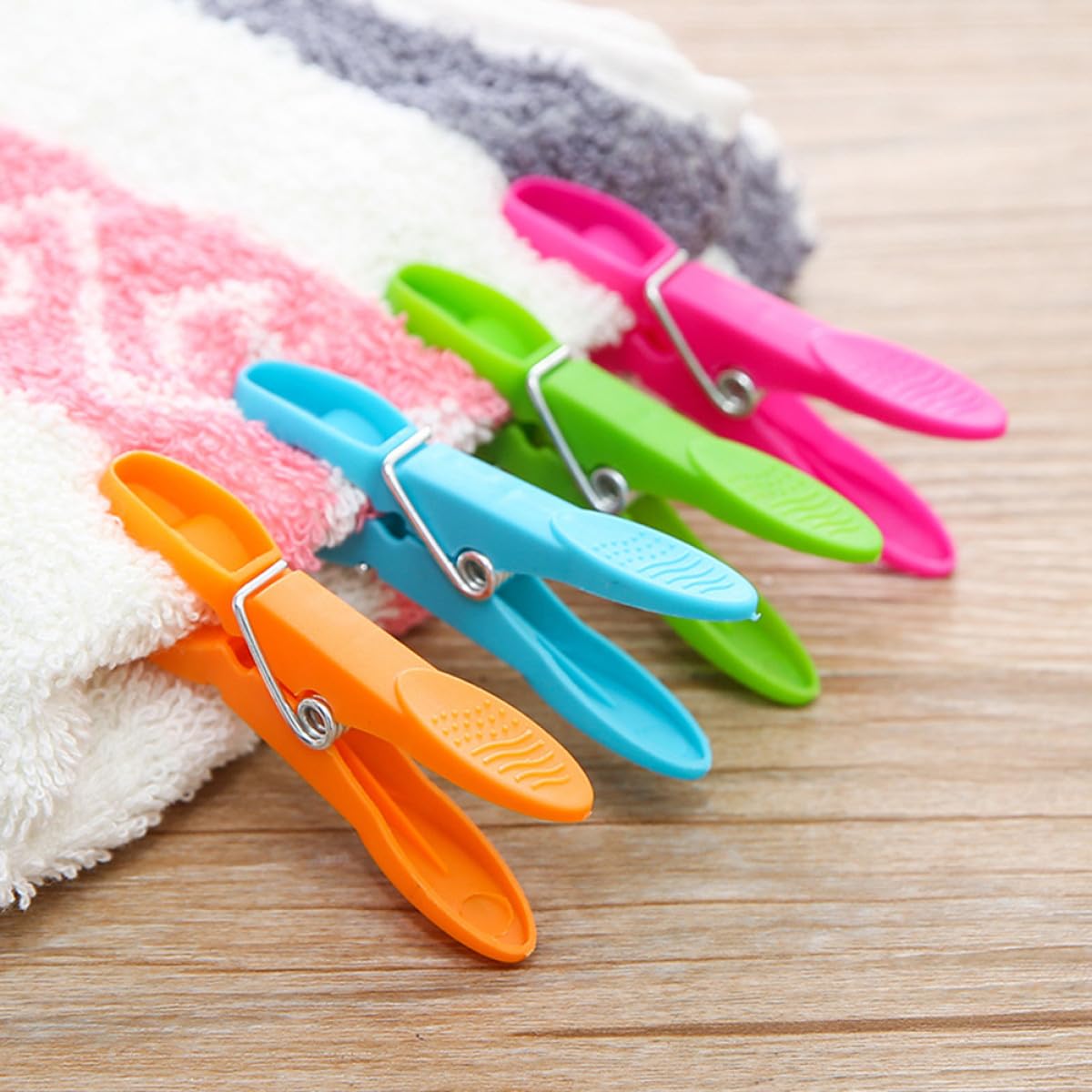Generic 96 Piezas Pinzas de Plástico para Ropa Coloridas Resistentes al Viento de Clips Grandes para Colchas y Sábanas Accesorios Multiusos para Hogar Balcón y Hotel sin Color Aleatorio