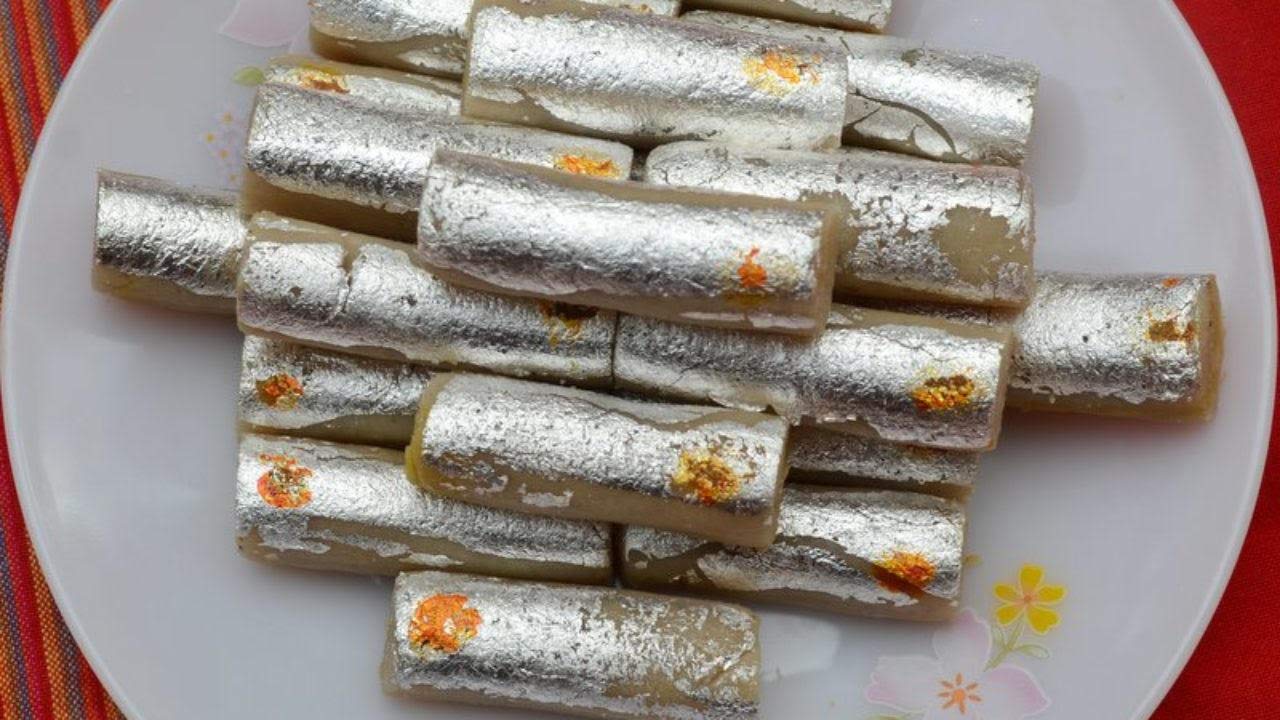 HIMALYA FRESH Kaju Pista Roll - Premium Authentic Indian Food & Sweets Made With Cashew Nuts and Pistachio - No Fillers Or Preservatives