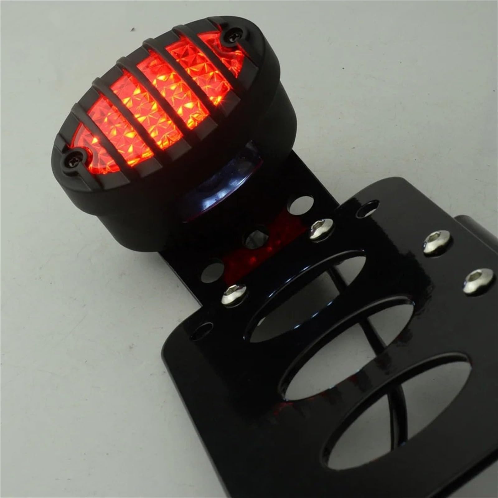 Tablica rejestracyjna motocykla Motocyklowy aluminiowy uchwyt na tablicę rejestracyjną z boku, LED, czerwone światło tylne, pasuje do Harley Bobber(Type 1)