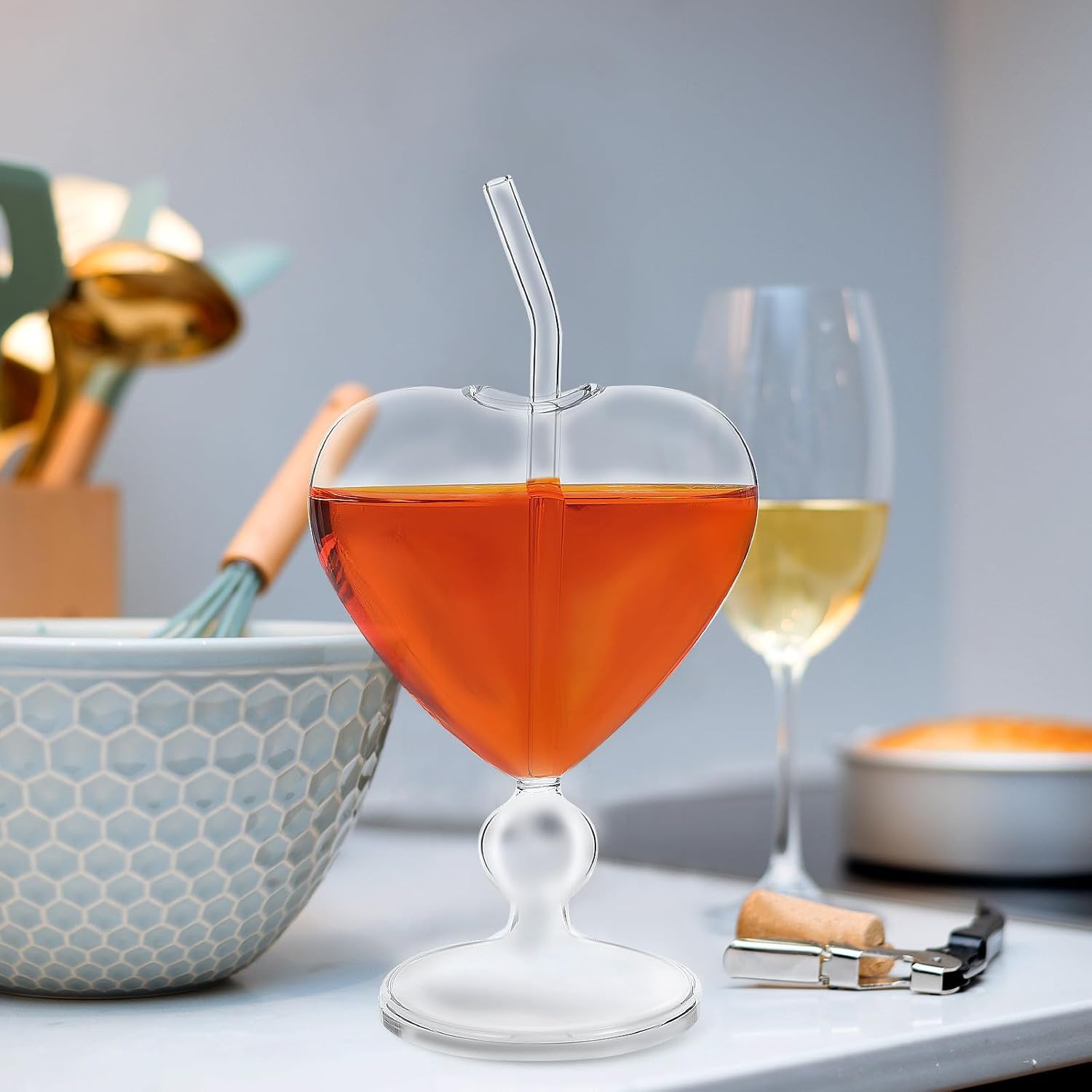 2 Pcs Heart Shaped Cocktail Glasses for Families and Parties, Romantic Glassware with Straws for Easy Drinking, Sturdy Glass Material for Storing Cocktails