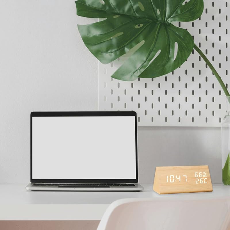 VORRINC Digitális Fa Ébresztőóra - 3 Ébresztés, Hőmérséklet, Páratartalom Kijelzés, 3 Fényerőszint, Háromszög Bambusz Dizájn, USB/Elemes