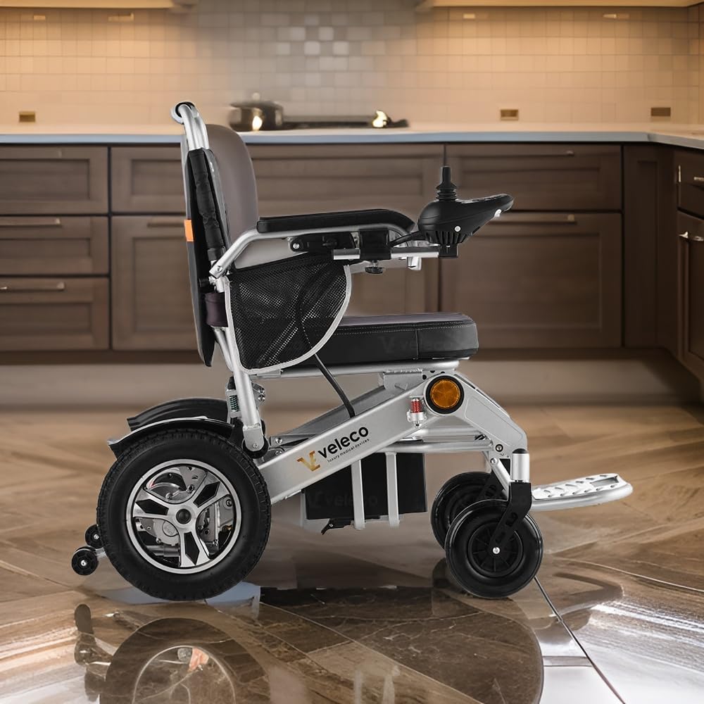 COSMO: silla de ruedas eléctrica ultraligera plegable con joystick de fácil manejo
