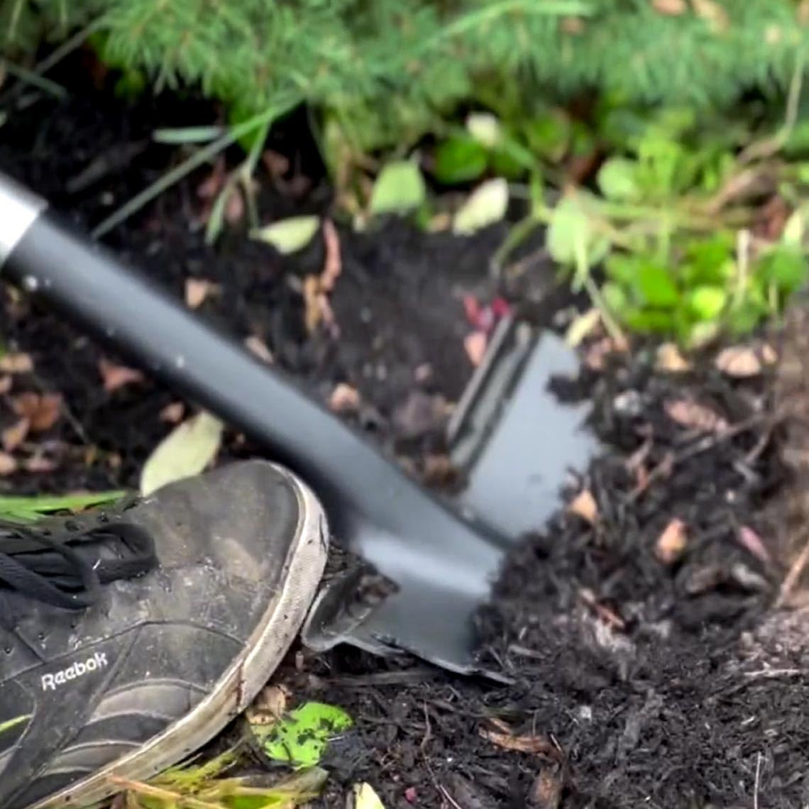Hammersmith RayzerShovel - Das Original aus dem TV - Spaten mit Wurzelsäge für Harte, steinige Böden - Breite Trittkante – Gartenspaten – Gärtnerspaten