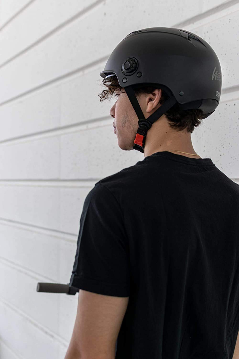 WESTT Escape I Casco da skateboard con visiera solare I Casco da skateboard leggero I Casco da BMX e bici I Casco Inliner I Uomo e donna con cinturino regolabile