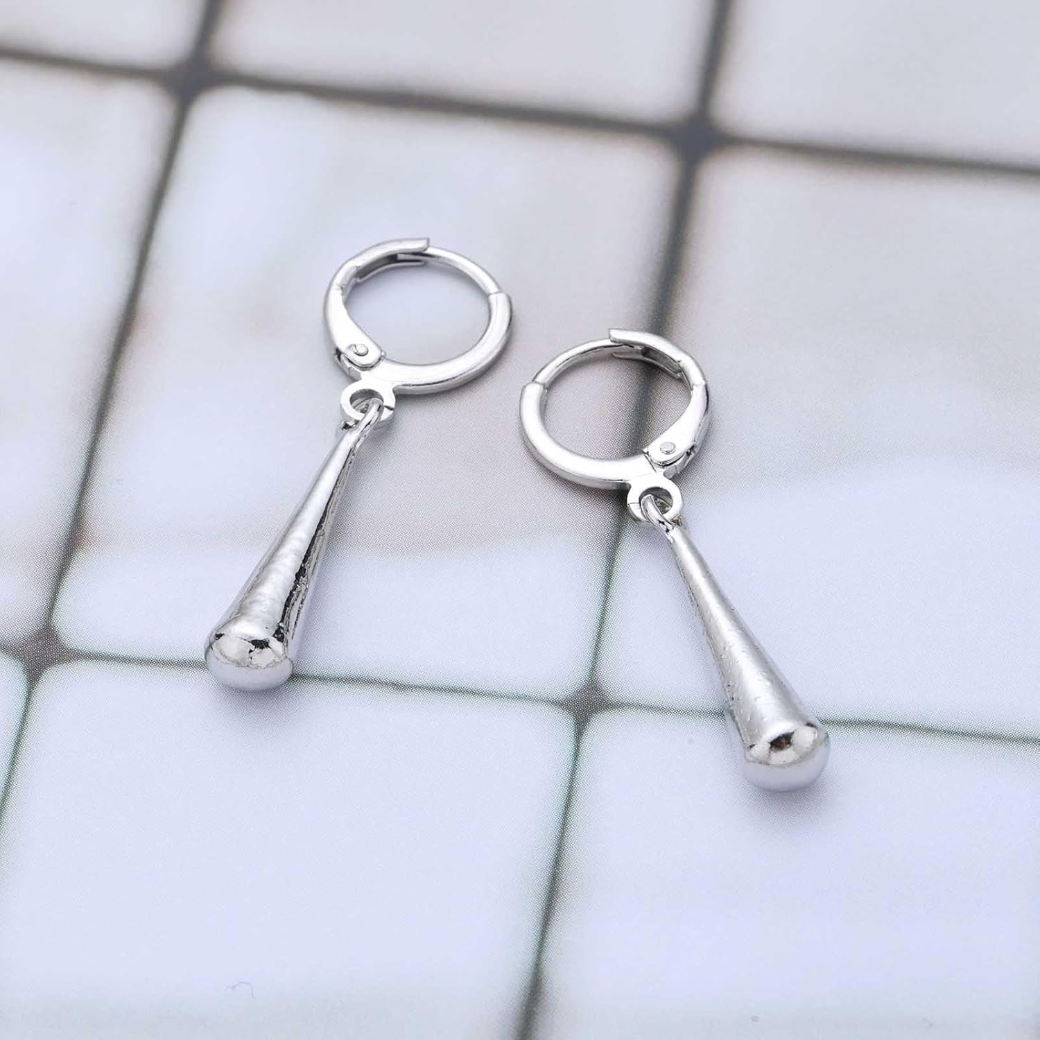 Punk Metal Teardrop Dangle Earrings Silver Teardrop Huggie Hoop Earrings Long Waterdrop Earring Alloy Water Drop Droplet Earring Jewelry for Women - Image 5