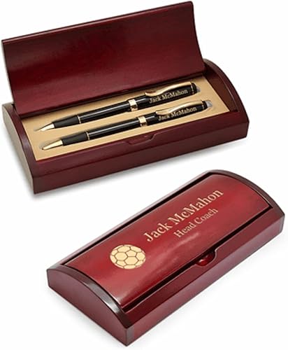 Executive Gift Shoppe | Juego de bolígrafos y lápices grabados con láser con temática de fútbol con caja de madera | Executive Gift Shoppe