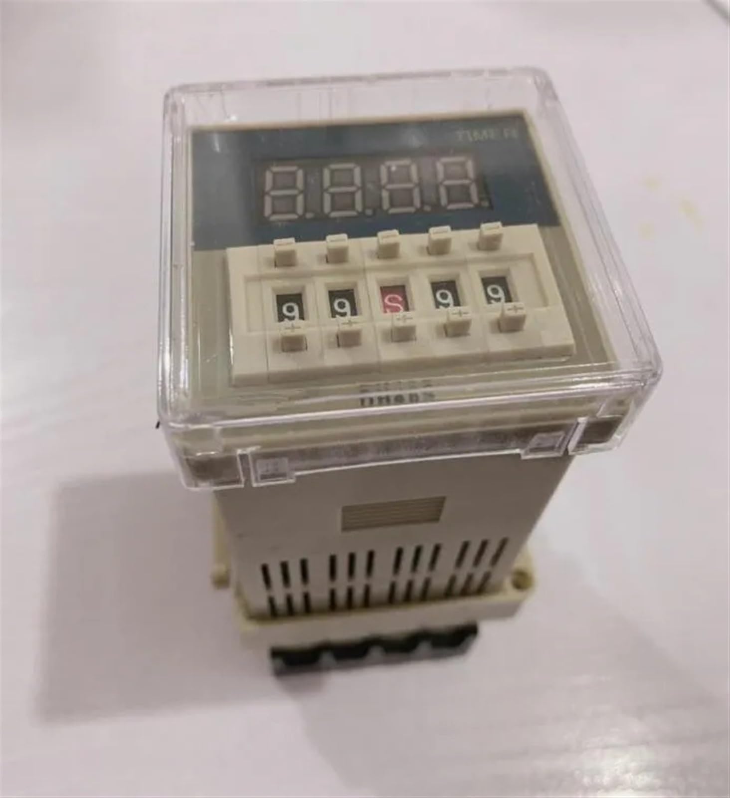 Relé de tiempo digital programable de 0,01S a 99H para un control temporal exacto AC110V 6
