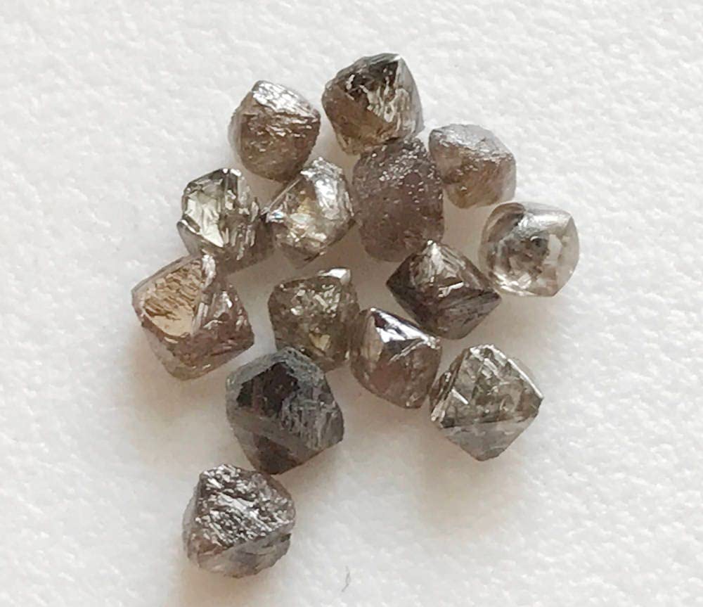 Cristallo di diamante grezzo marrone per donna, diamante grezzo naturale, diamante non tagliato, cristallo di diamante sciolto, ottaedro di diamante (1-5 pezzi), 3-4 mm, 1 pezzo