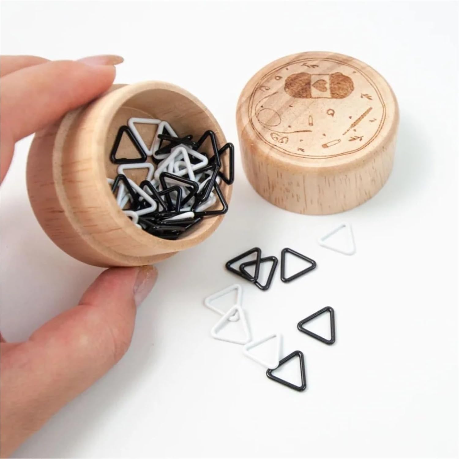 Stitch Markers 90Pcs Metal Knitting Crochet Locking Stitch Markers Triangle-Shaped Latching Weaving Sewing Tool