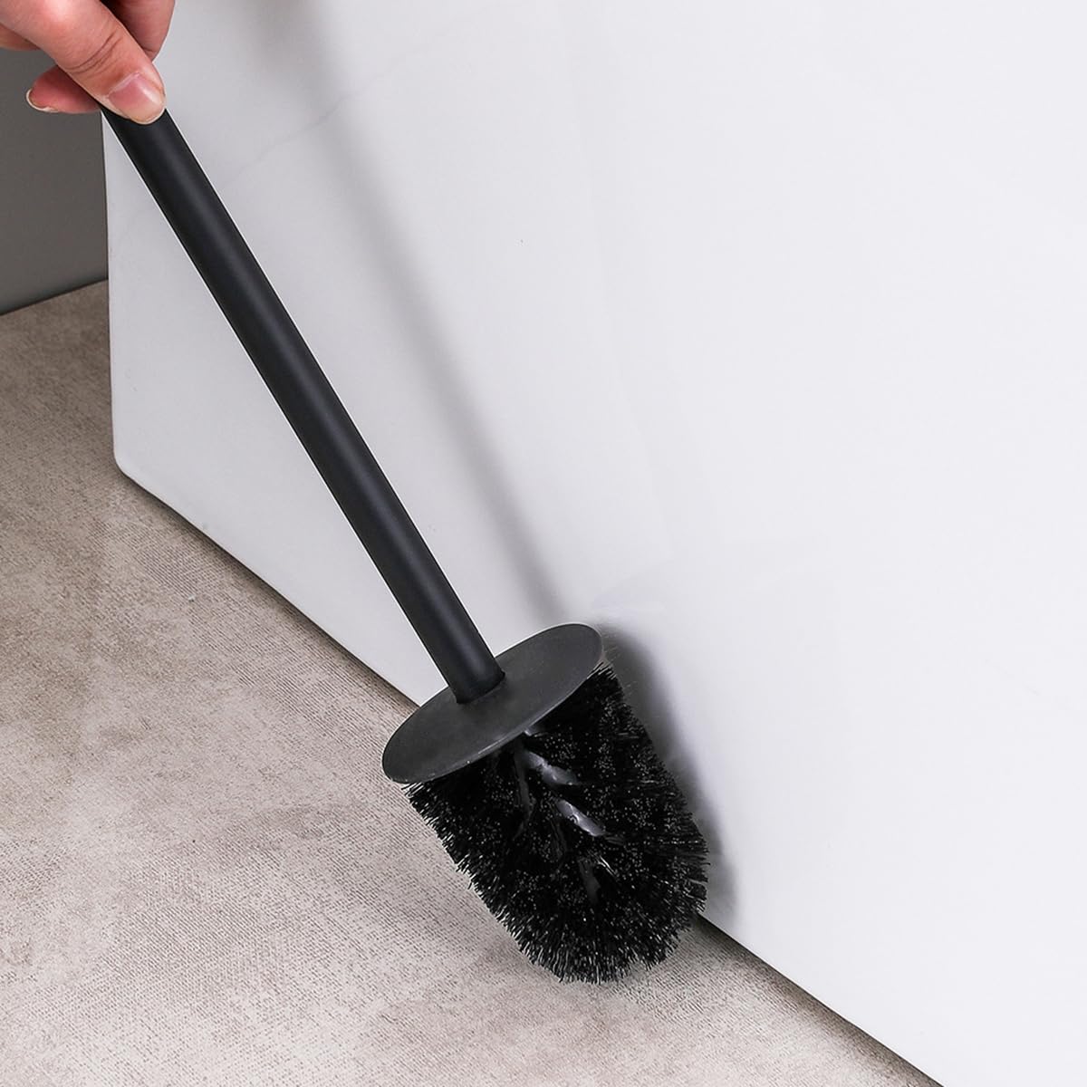 Soporte para escobilla de inodoro de acero inoxidable 304, limpiador de pared con 2 cabezales de cepillo intercambiables, diseño higiénico, acabado redondo negro, incluye kit de montaje
