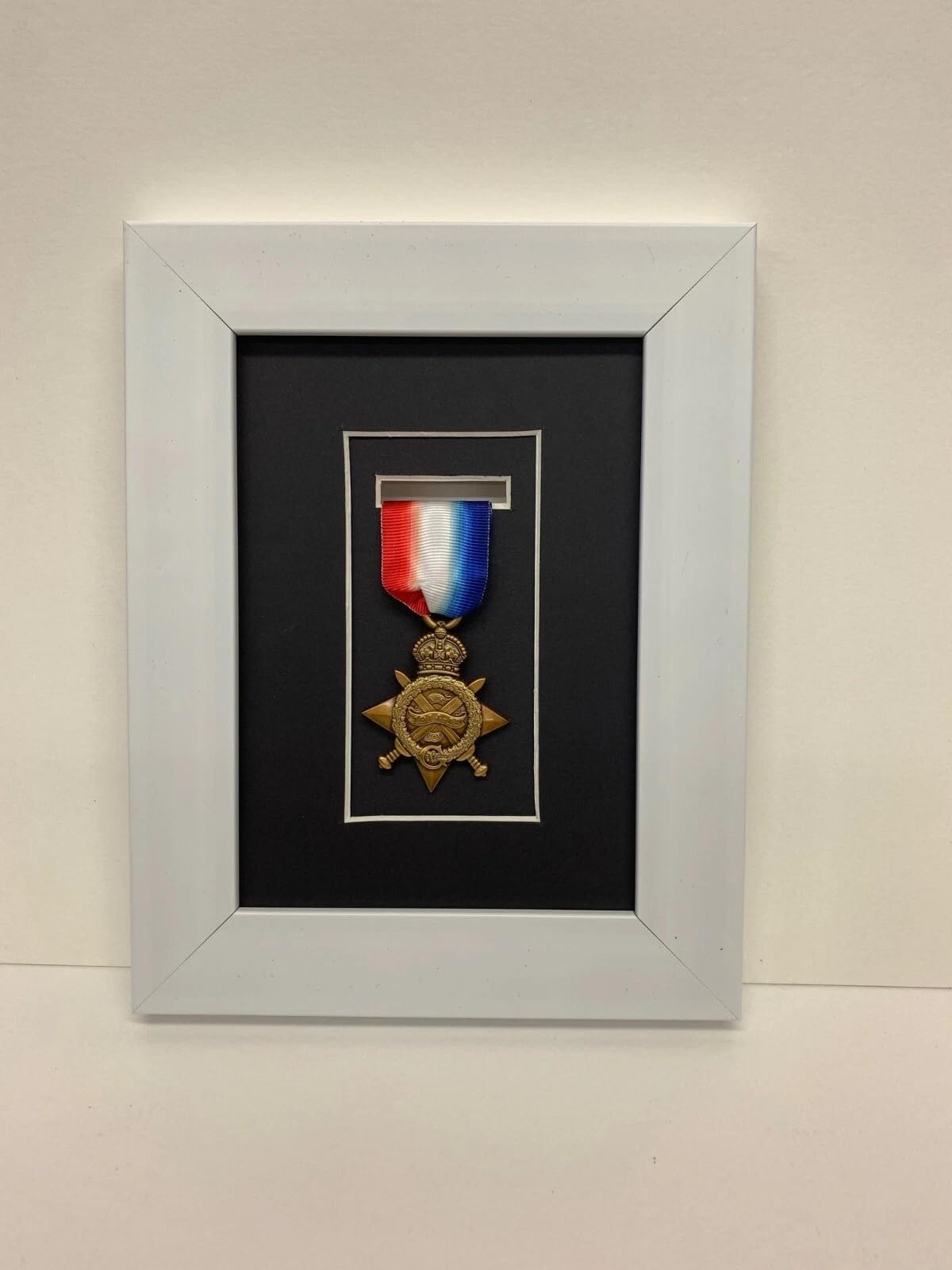 Kwik Picture Framing Ltd 1 Medal Military Display Frame 23x18cm, Black Mount - World War Medal Shadow Box Display Case | Army Navy RAF Wall Mounted Memorabilia Holder