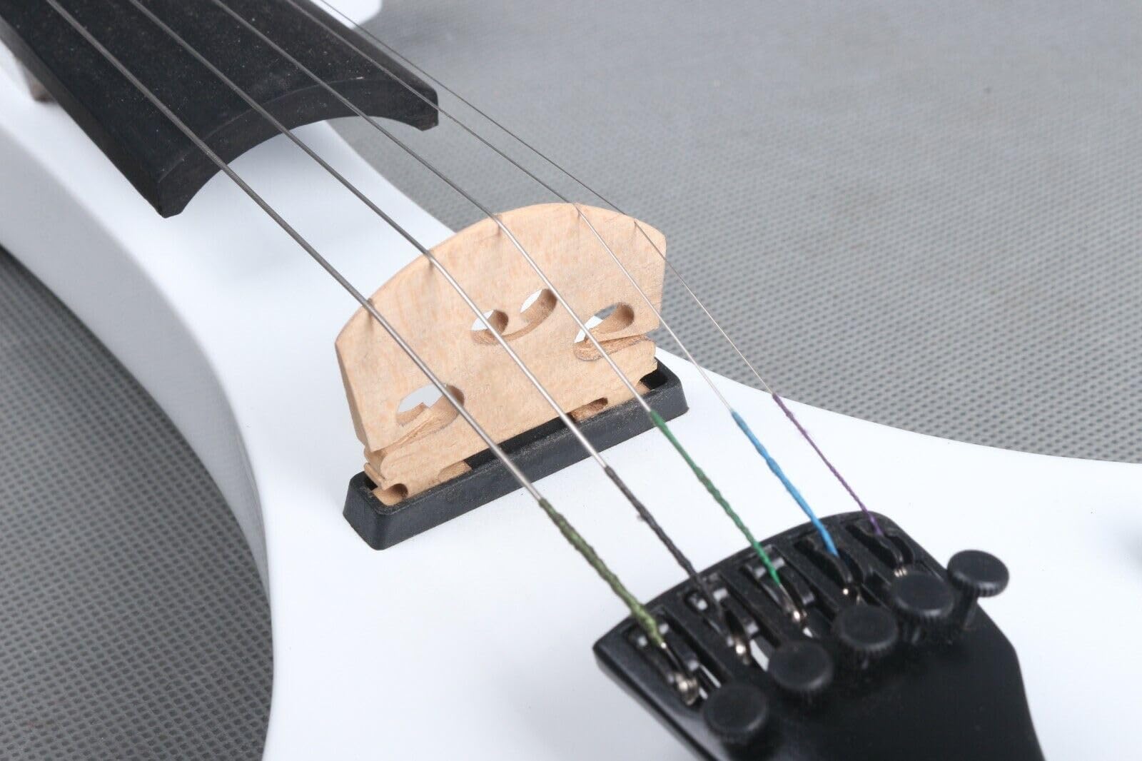 Violín eléctrico, cuerpo de madera maciza, accesorios de ébano, sintonizador agradable, pasiva pasiva con arco, bolsa de estuche (blanco-5 cuerdas)