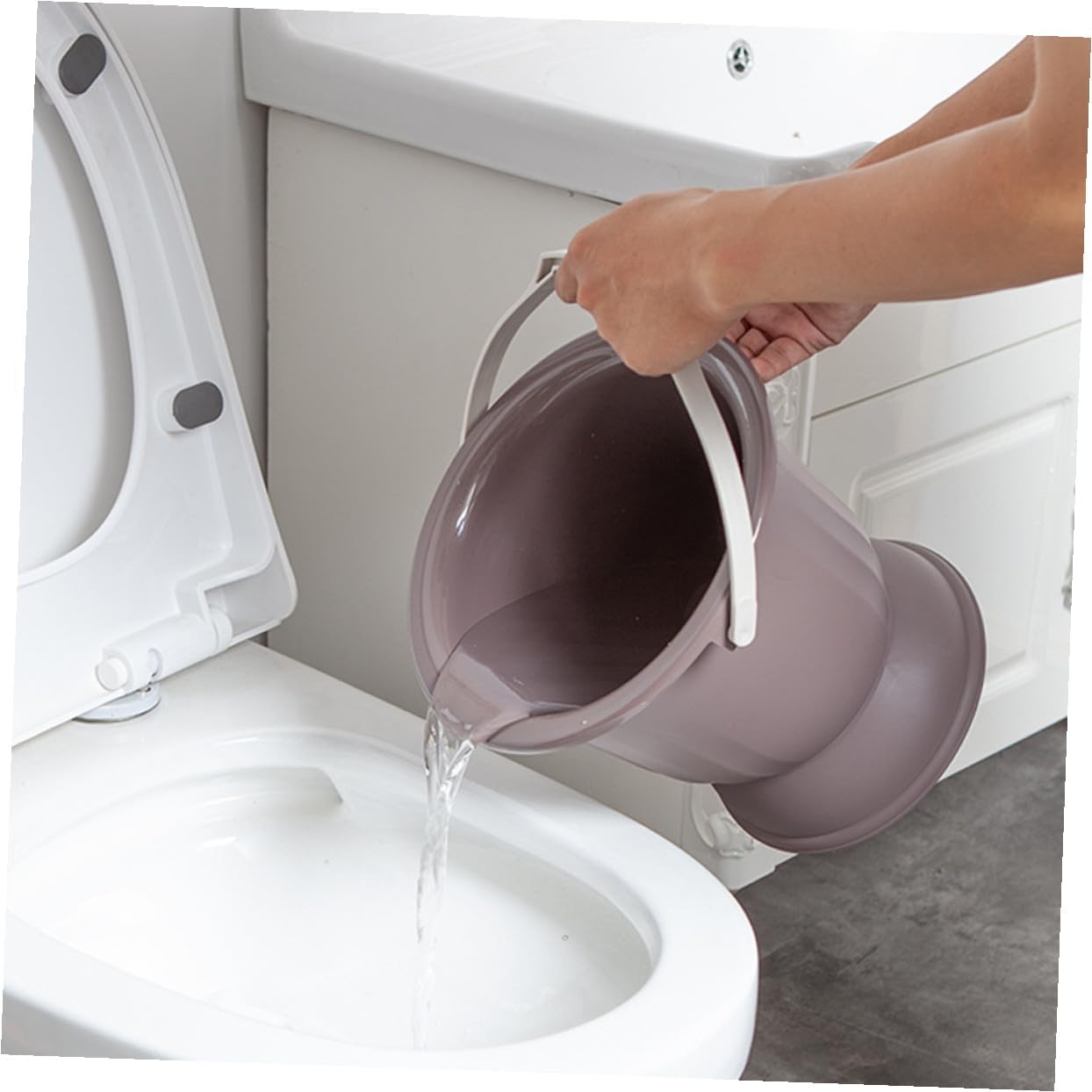 High Base Urinal Pot for Adults and Lightweight Spittoon with Lid Non Slip Design for Easy Cleaning for Bedrooms and Emergencies Durable Plastic Material Capacity