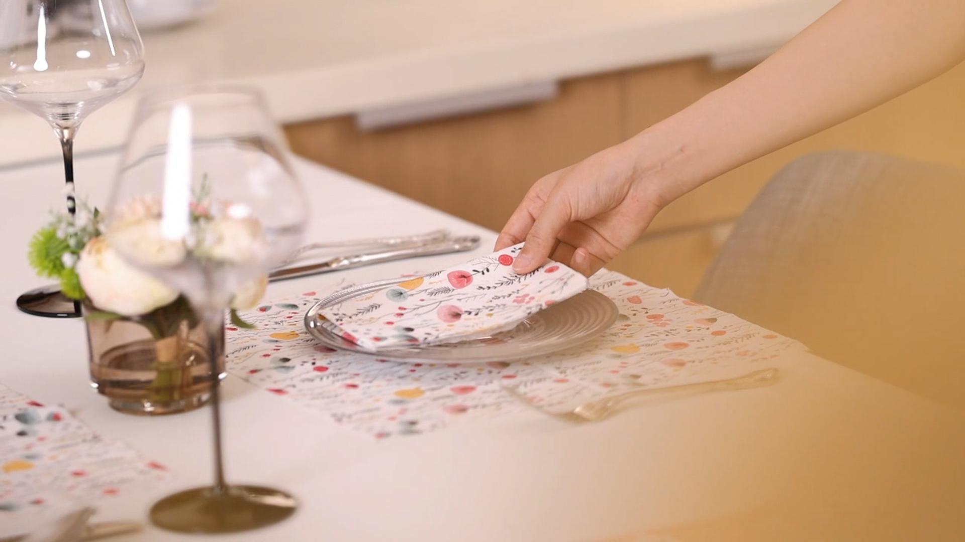 JoyfulArtink Tovaglioli di carta di design per decoupage, tovaglioli stampati di alta qualità per pranzo, cena, feste, tovaglioli da cocktail decorativi festivi, 30 pezzi a 3 veli, 33 x 33 cm, rosso