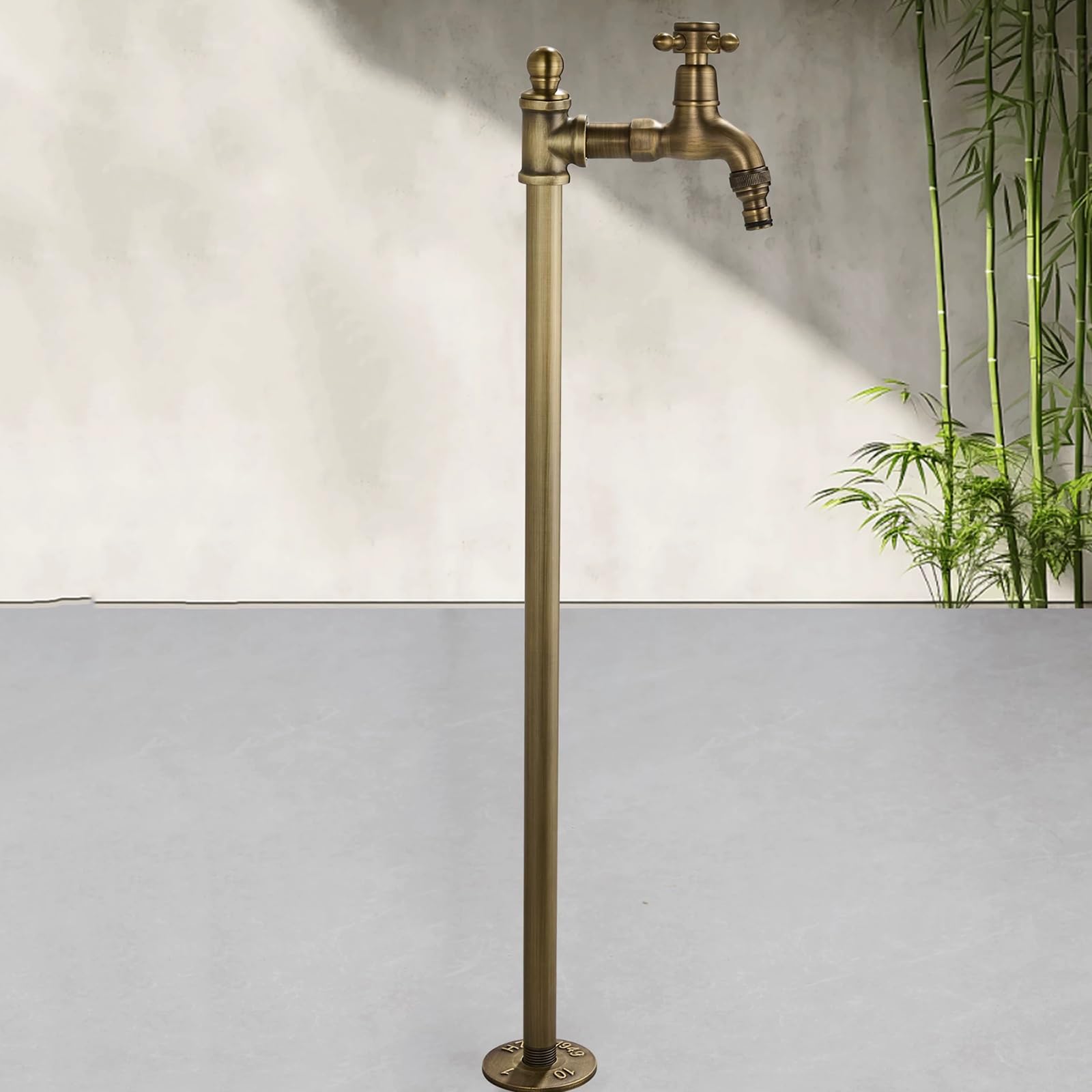 Freistehende Gartenwassersäule mit Wasserhahn, Retro Pfostenarmatur für Bewässerung und Reinigung(60cm/23.6in)