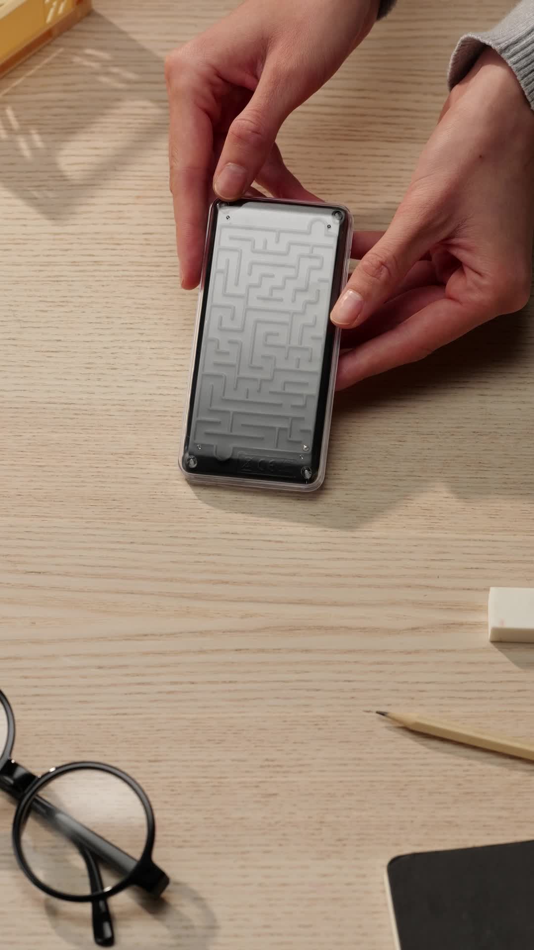 Legami Genius Calcoolator – Calculatrice De Poche 8 Chiffres Two Way Power + Labyrinthe Bille