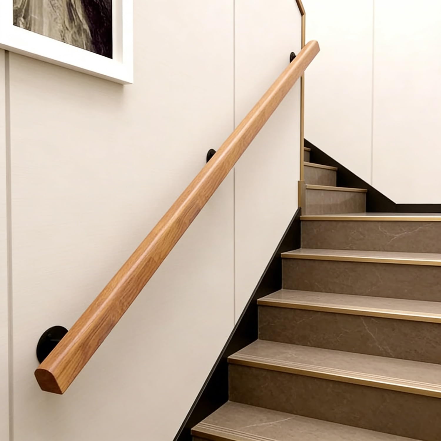 Main courante en bois pour escalier intérieur antidérapante