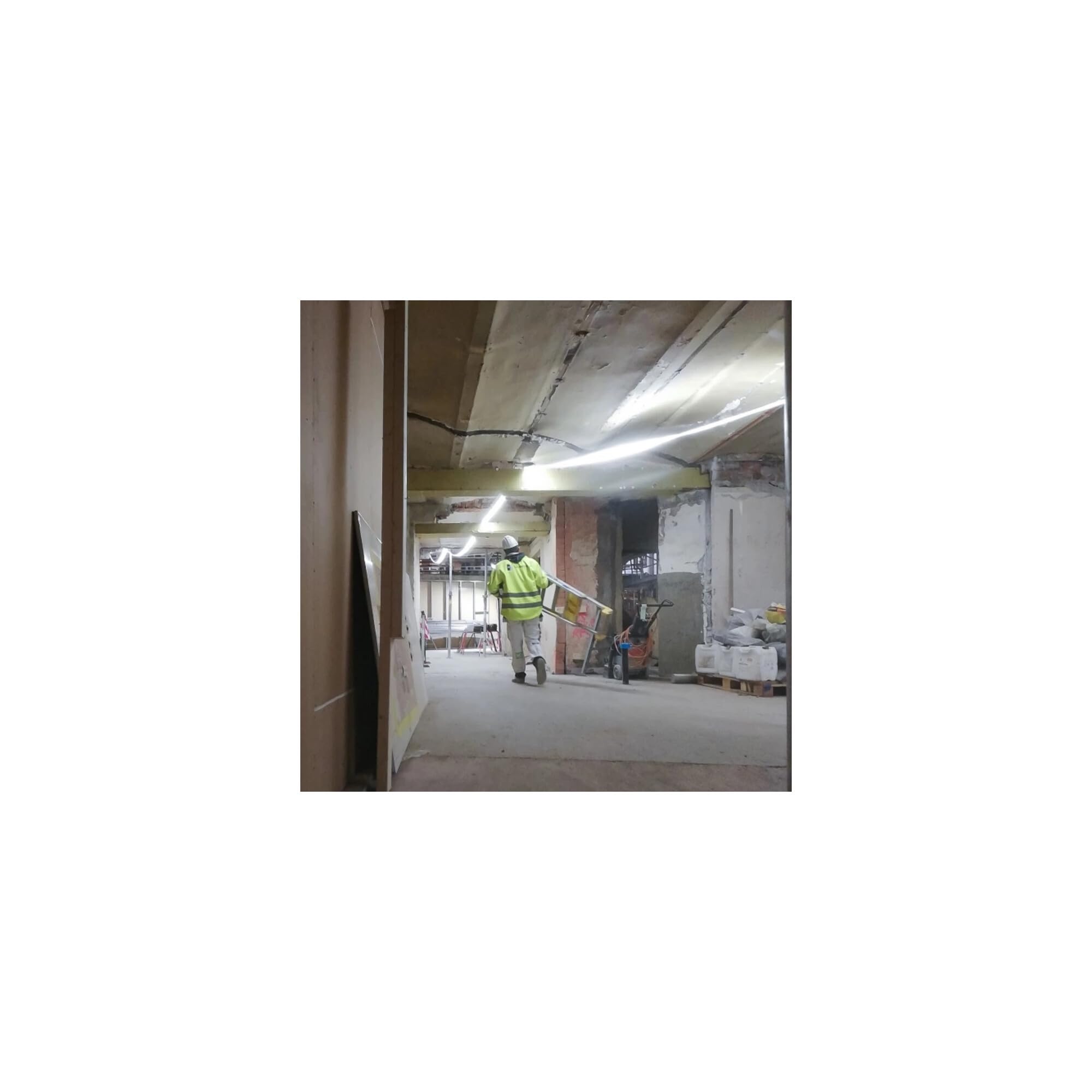 STIER LED Streifen Baustrahler, 15m, 13.500lm, 6400k, 900lm/m, erweiterbar auf 75m, direkt Anschluss, LED Strip, PVC, Schutzart IP65, mit praktischen Standfüßen und Handgriff