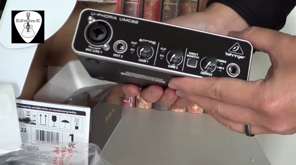 Watch Behringer U-Phoria UMC22 audio interface unboxing and first