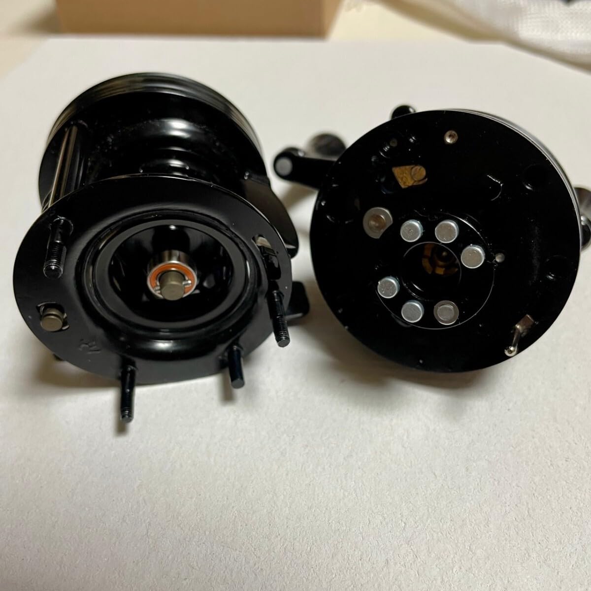 Amazon.co.jp: Aioushi BH300 中国製 丸型ベイトリール 左 黒