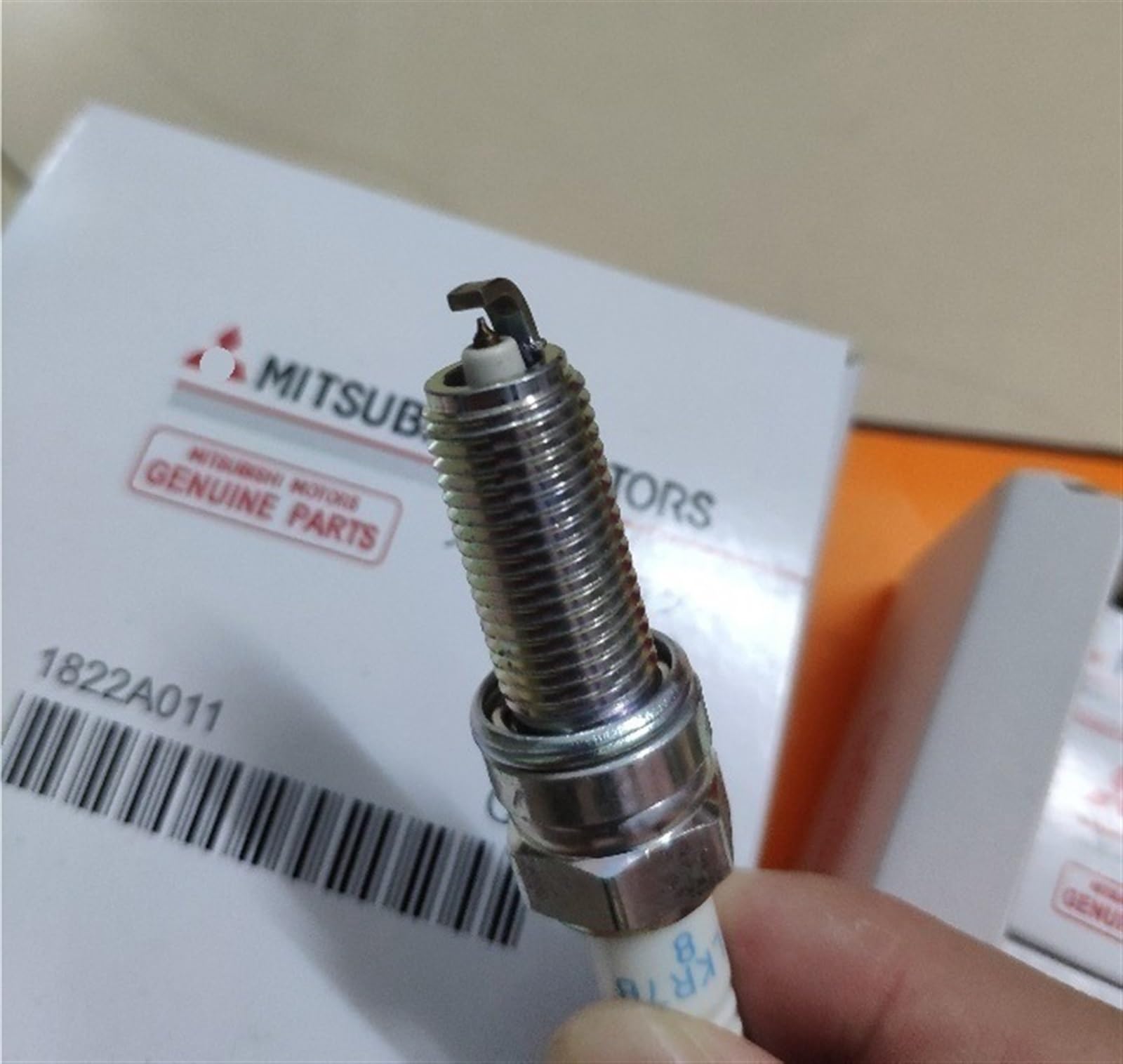 Nuova Candela di Ricambio per Riparazione e Manutenzione del Motore dell'auto: OEM: MN119942/BKR6ETUB (Confezione da 4)